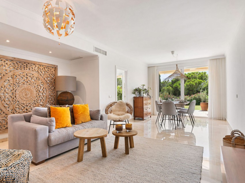 Trädgårdsutsikt vid Terrazas de La Quinta Utsikt över trädgårdarna vid Terrazas de La Quinta, Benahavís, ett inhägnat bostadsområde vid golfbanan.